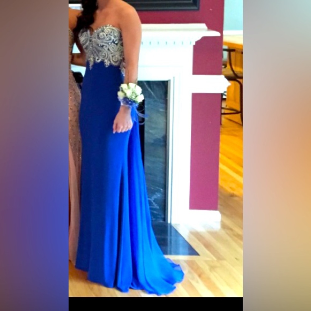 Elegant Blue Strapless Evening Gown